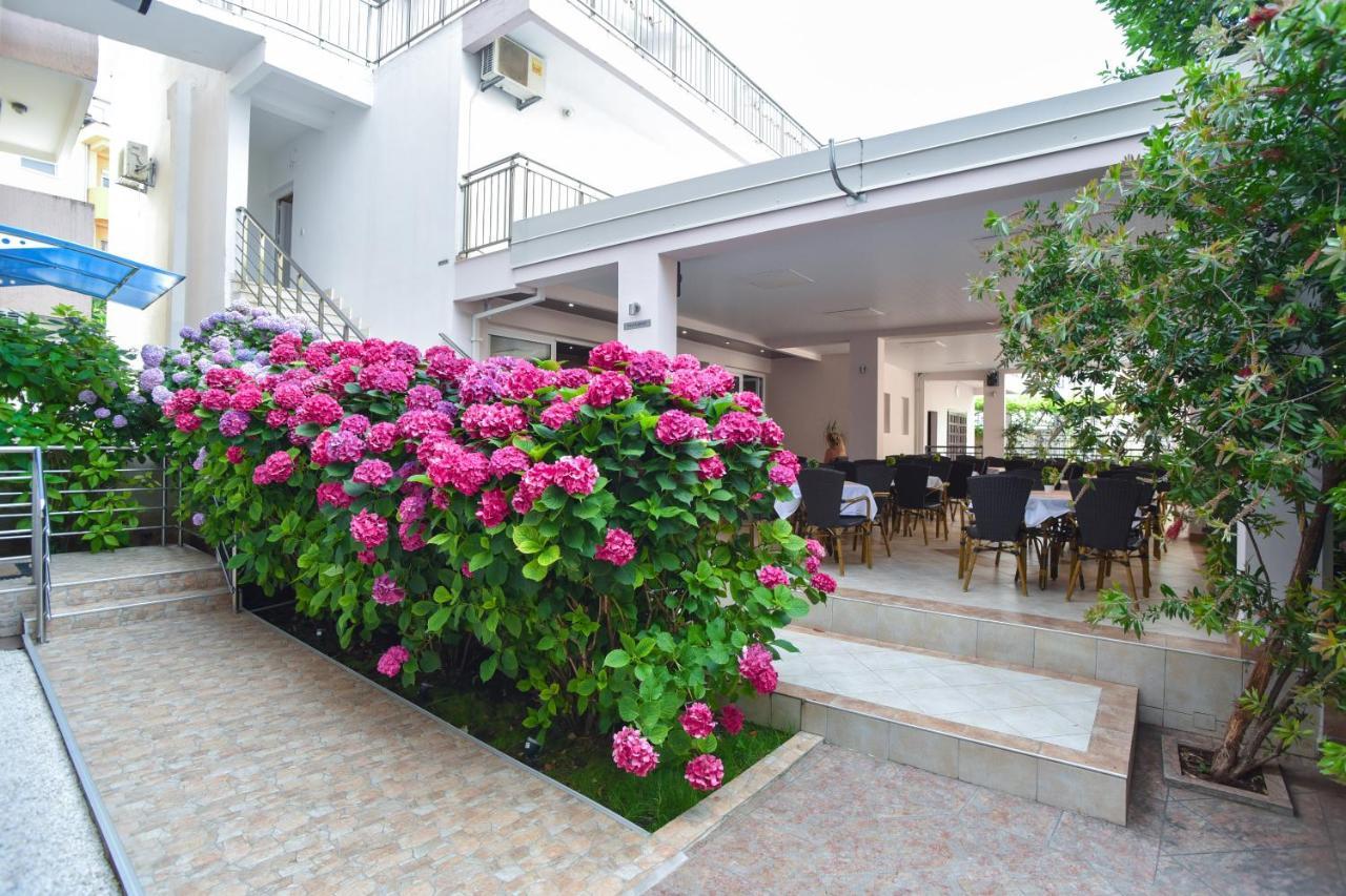 Hotel Suzana Lux Budva Exterior foto