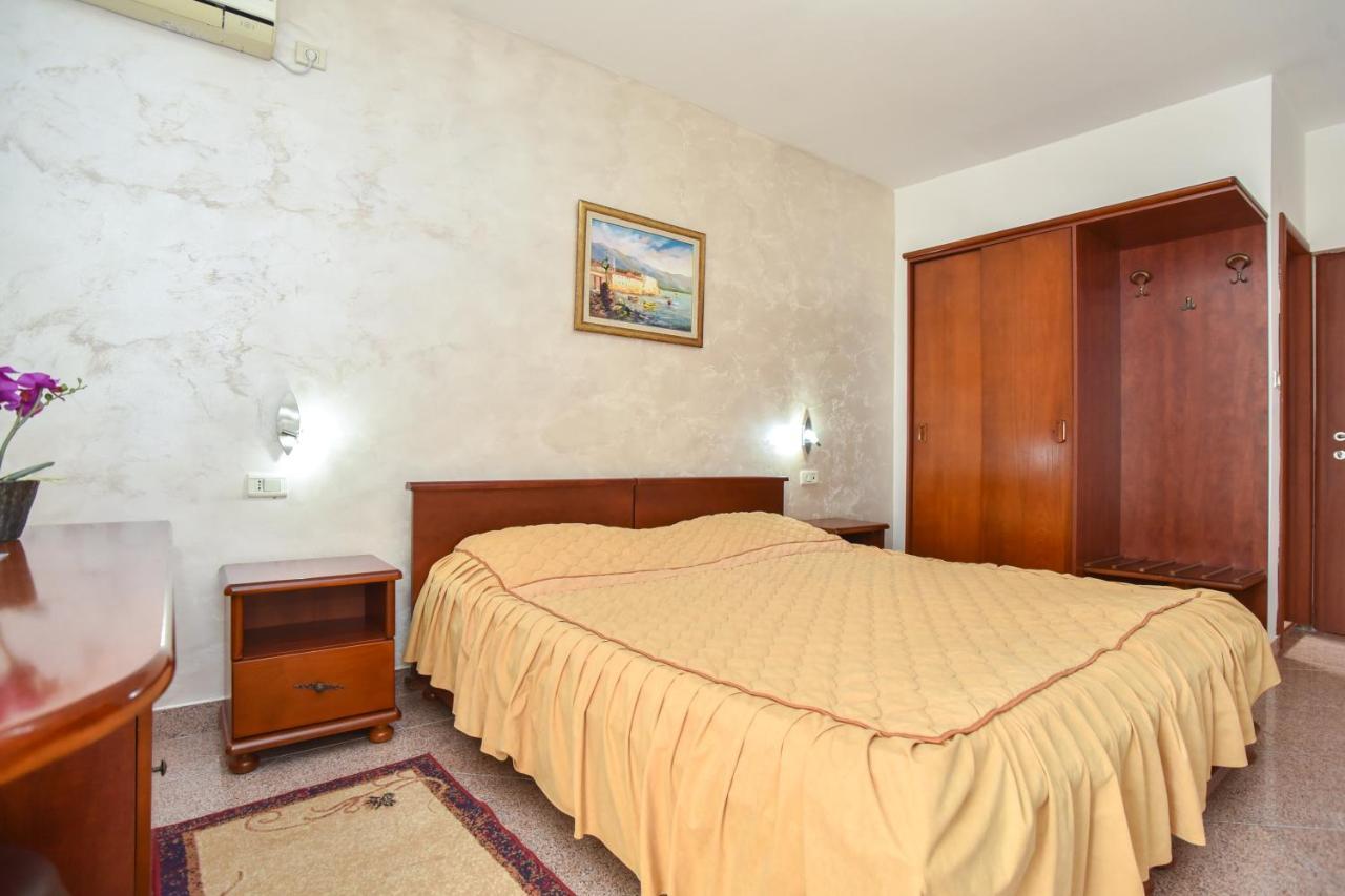 Hotel Suzana Lux Budva Exterior foto